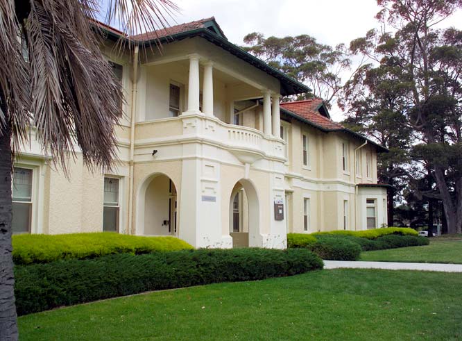 Mont Park building image from the guide.